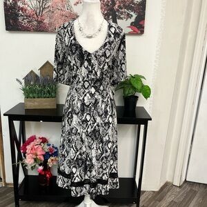 Signature By Robbie Bee Women’s Sheath Dress Plus Size 2XL V Neck Pullover